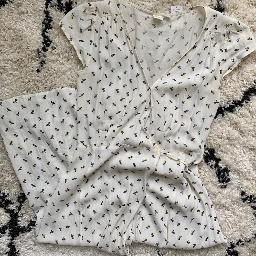 Gap wrap dress, new with tags! Mid-length.